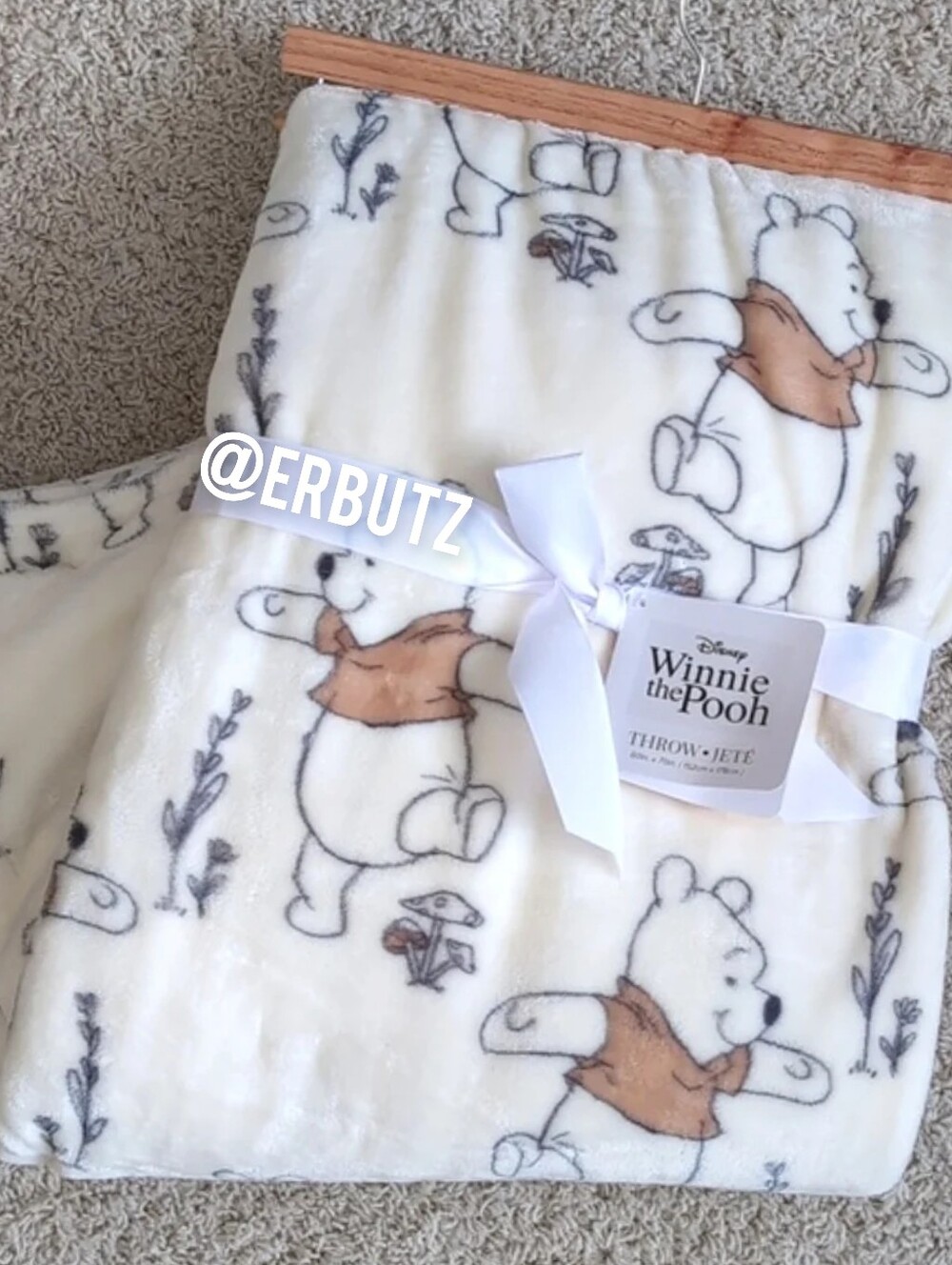 Disney ©️ Winnie The Pooh Oversized Plush Throw Blanket, Pale Pastel Yellow 💛